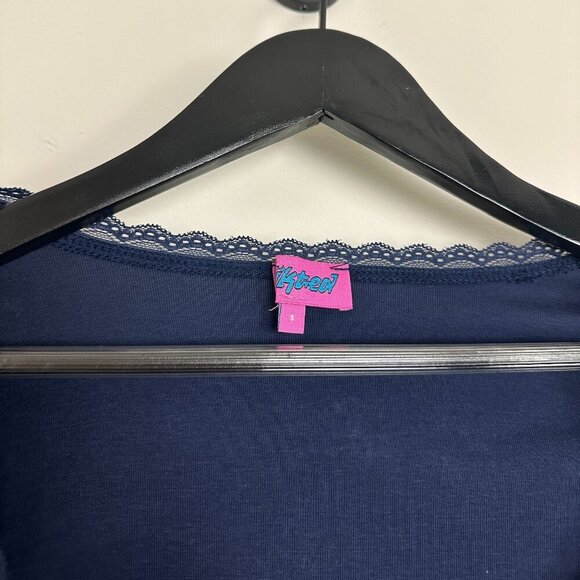 EDIKTED Mora Lace Trim Ribbed T-Shirt in Navy Size Small - Picture 5 of 7